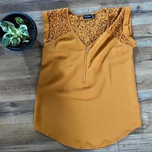 🦁Orange Top with lace detail